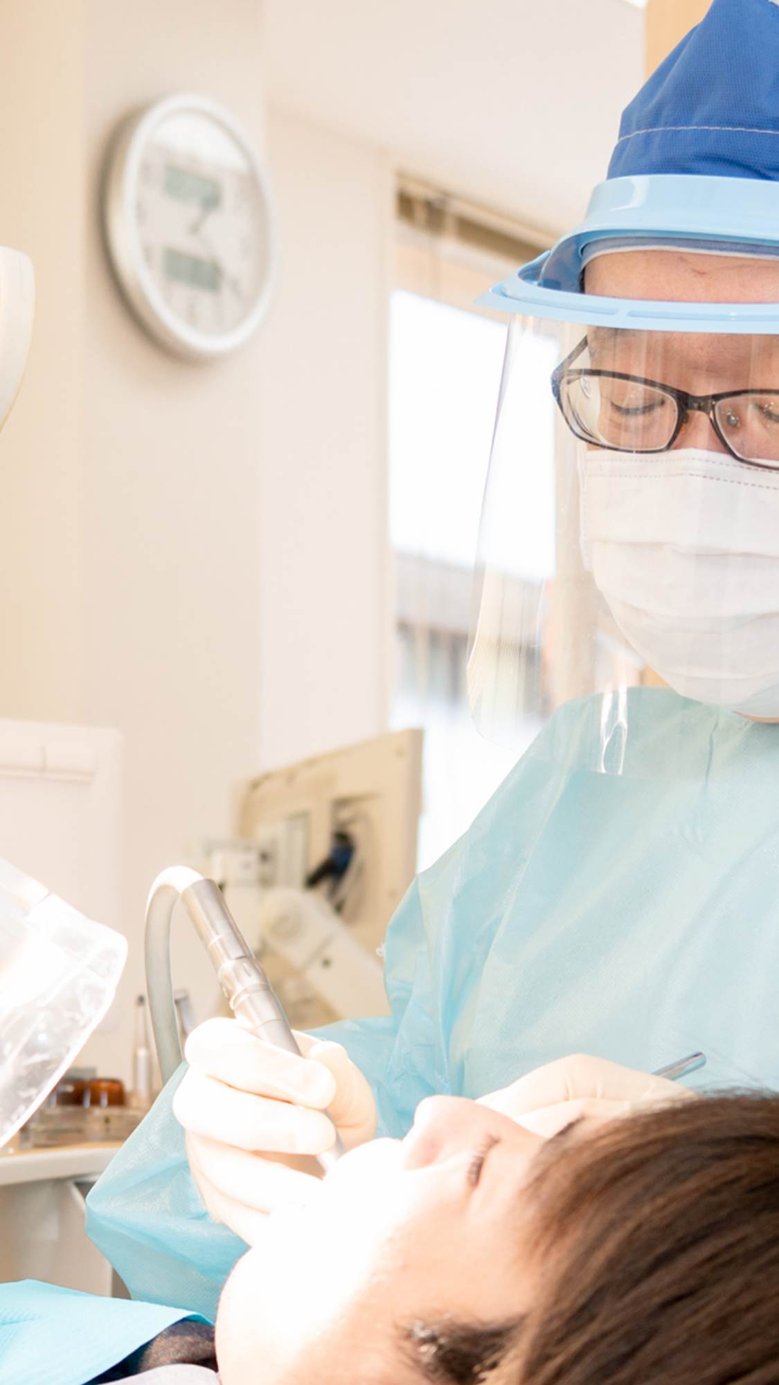 まごころを込めた診療で、健康な歯に新しい医療技術と医療機器で丁寧に歯の治療を行います。